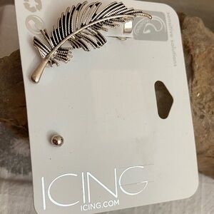 5/$10❤️❤️❤️Icing Metallic Leaf Hair Clip